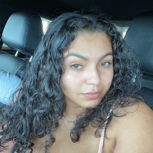 Meet your Posher, Claudia